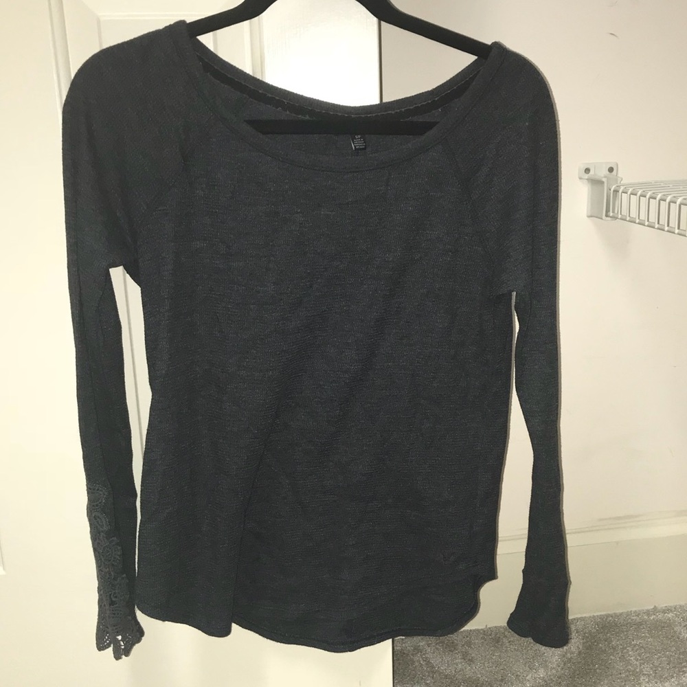 american eagle gray crochet sleeve sweater